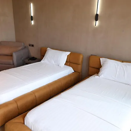 Posh Szálloda 5*