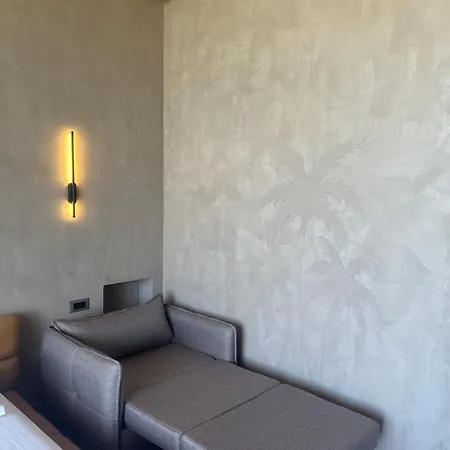 Posh Hotel Rrogozhine